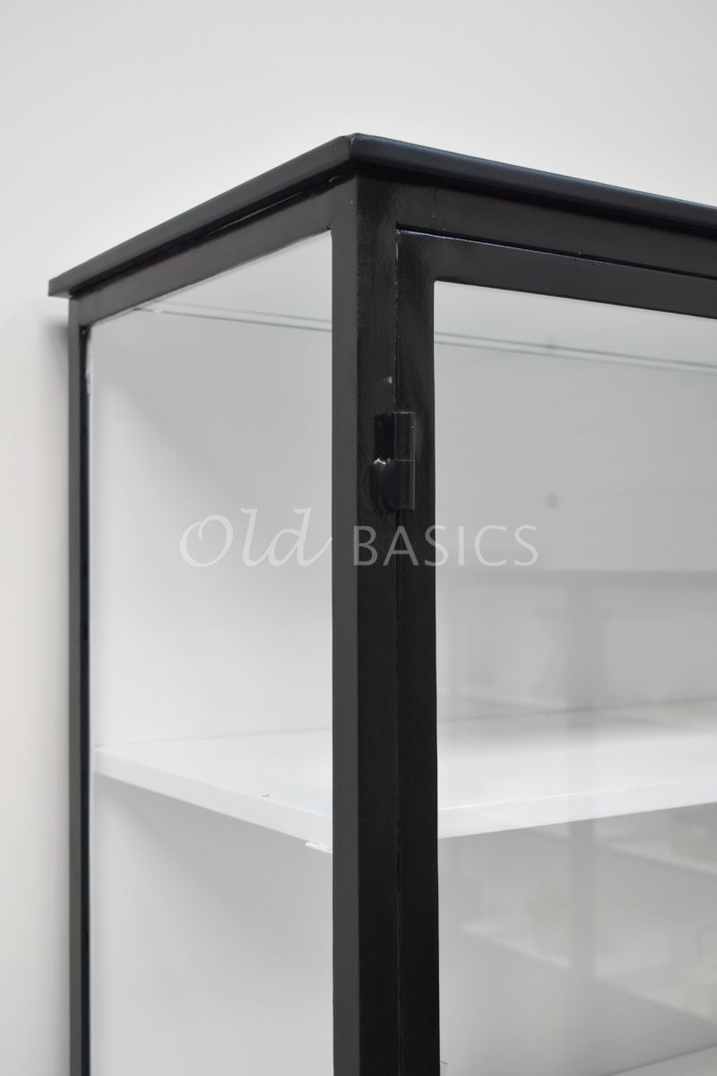 Detail van Apothekerskast Ivar Ladre NB, zwart, materiaal staal